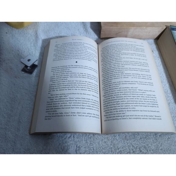 George R.R. Martin Paperback Novel Bundle: Wild Cards I & A Storm Of‎ Swords - Picture 5 of 8